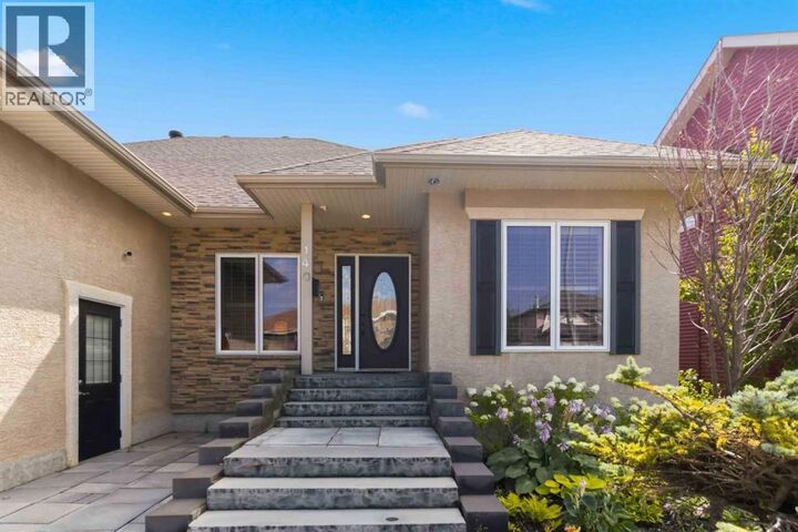 Property Photo:  140 Lindstrom Crescent  AB T9K 2N8 