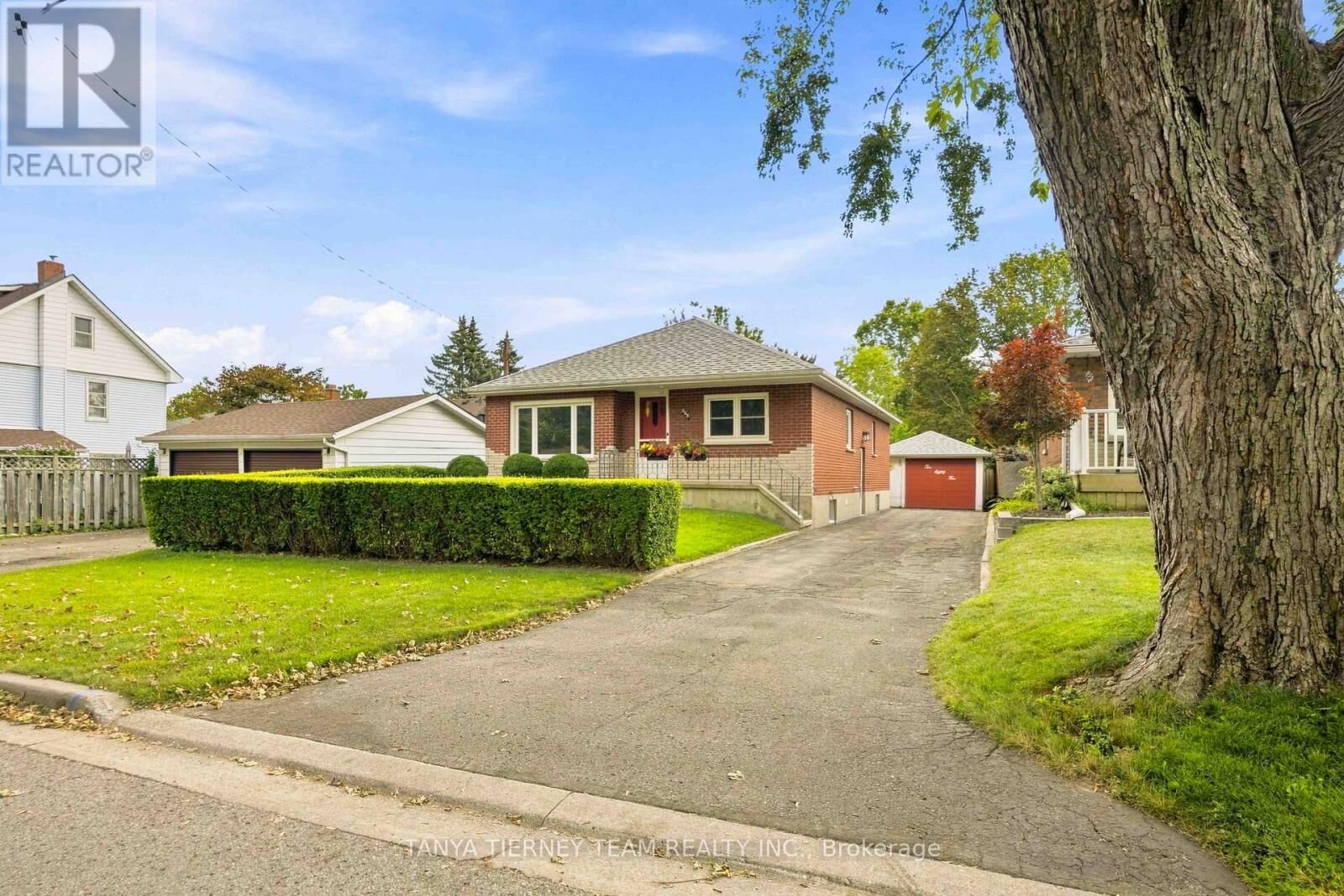 Property Photo: 285 Muriel Avenue ON L1J 2W8