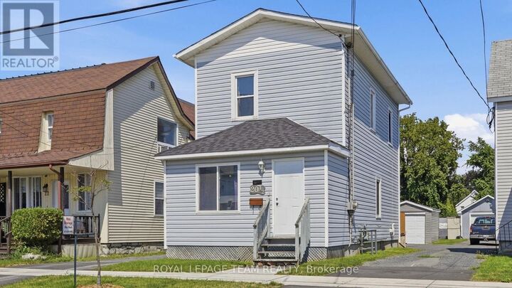 Property Photo:  20 1/2 Lawrence Avenue  ON K6H 5R5 