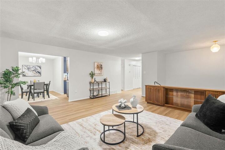 Property Photo: 820 Stella Avenue MB R2X 0A6