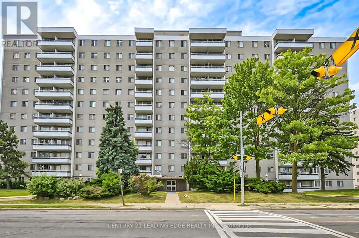 Property Photo: 940 Caledonia Road 611 ON M6B 2G8