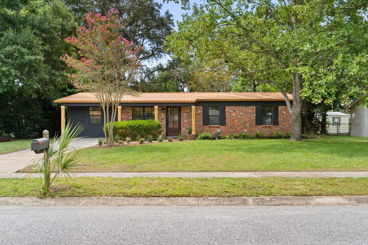 Property Photo:  324 SW Harbor Place  FL 32548 