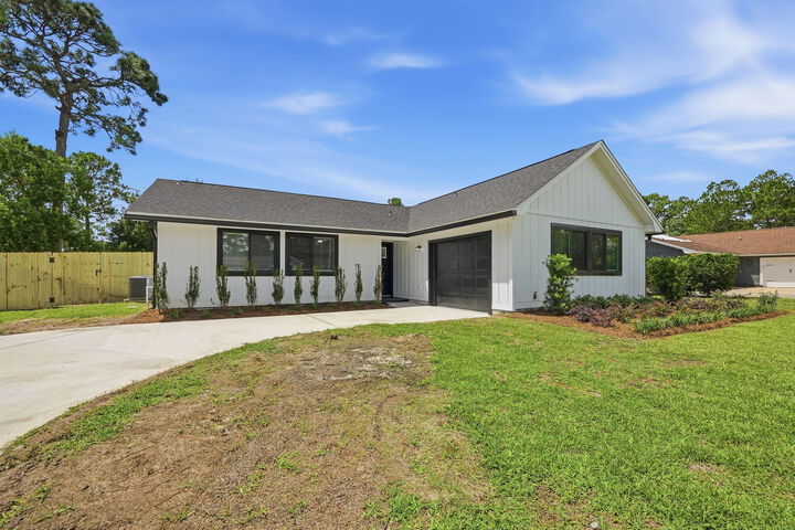 Property Photo: 6817 Liberty Street FL 32566