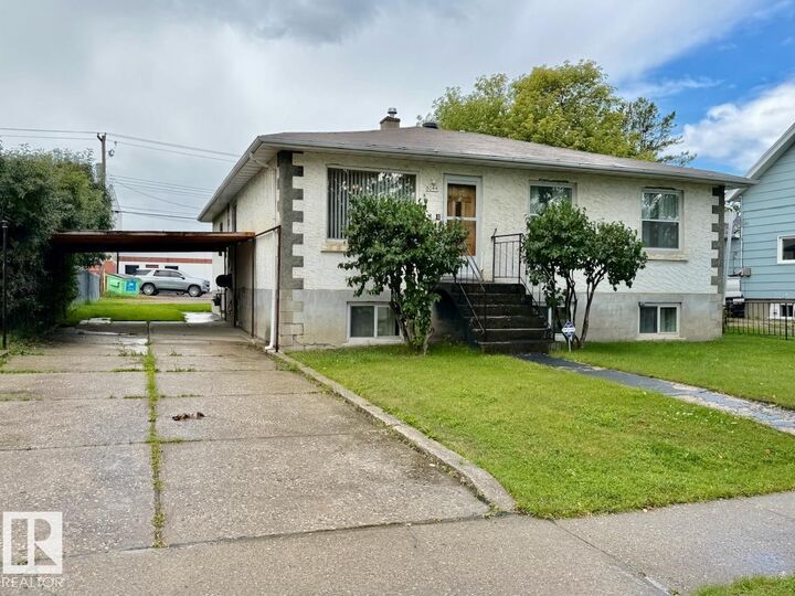 5044 49 St — photo 1