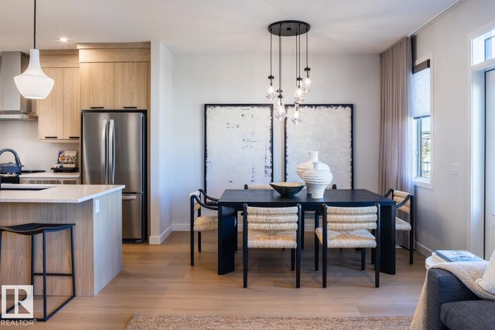 Property Photo: 5316 Hawthorn Close SW AB T6X 3N5
