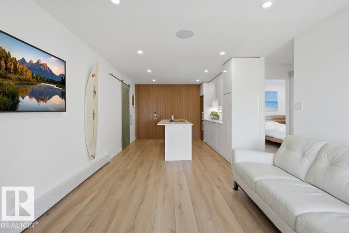 Property Photo:  4415 Lakeshore Drive 6  AB T4S 1C7 