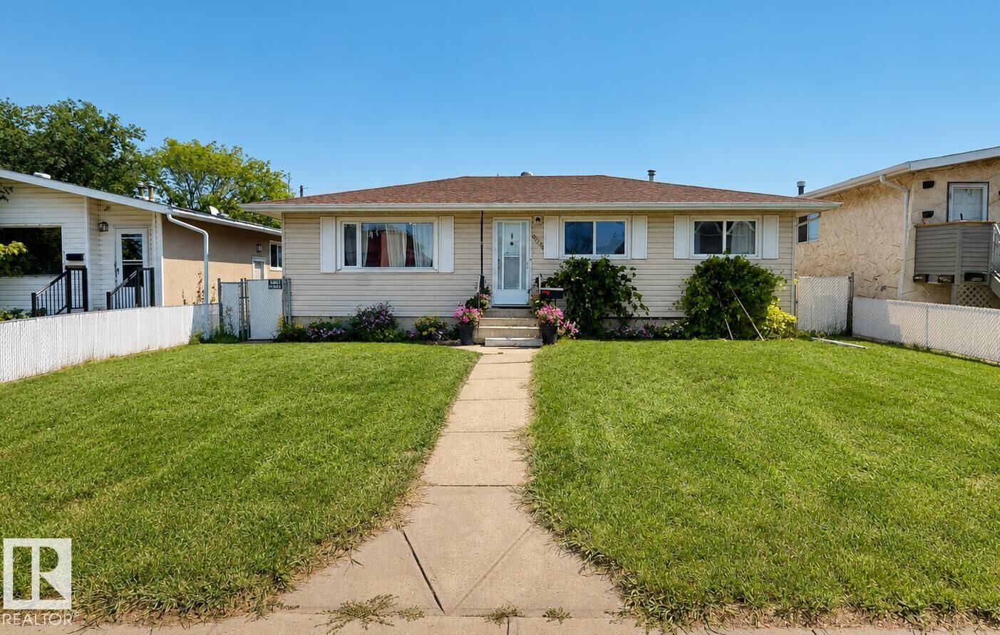 Property Photo:  10661 152 Street NW  AB T5P 1Z1 