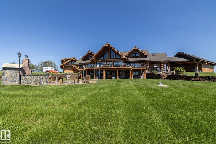 Property Photo: 1407 Twp Road 522 AB T7Y 3L5