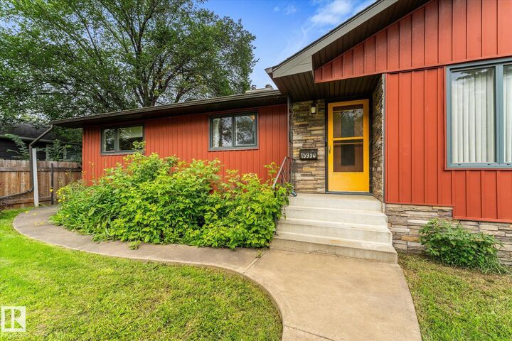 Property Photo:  15930 93 Avenue NW  AB T5R 5H5 