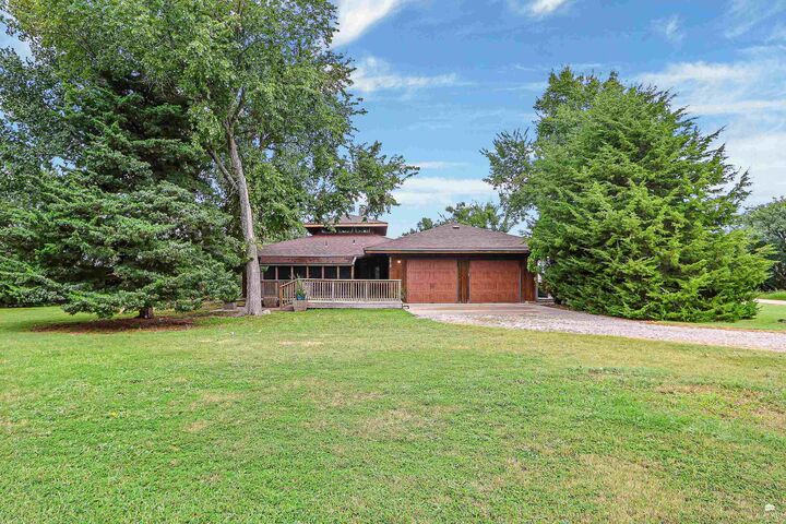 Property Photo: 2910 Lakewood Drive KS 66503
