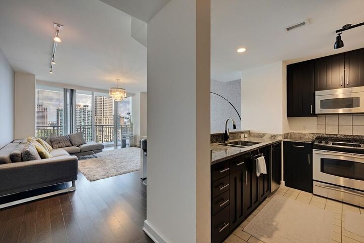Property Photo:  3338 Peachtree Road NE 1807  GA 30326 