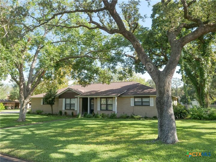 Property Photo:  1209 E Morgan  TX 77954 