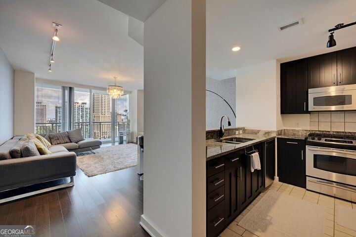 Property Photo:  3338 Peachtree Road NE 1807  GA 30326 