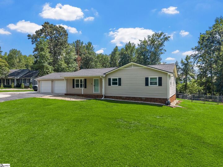 Property Photo:  212 Mason Drive  SC 29349 
