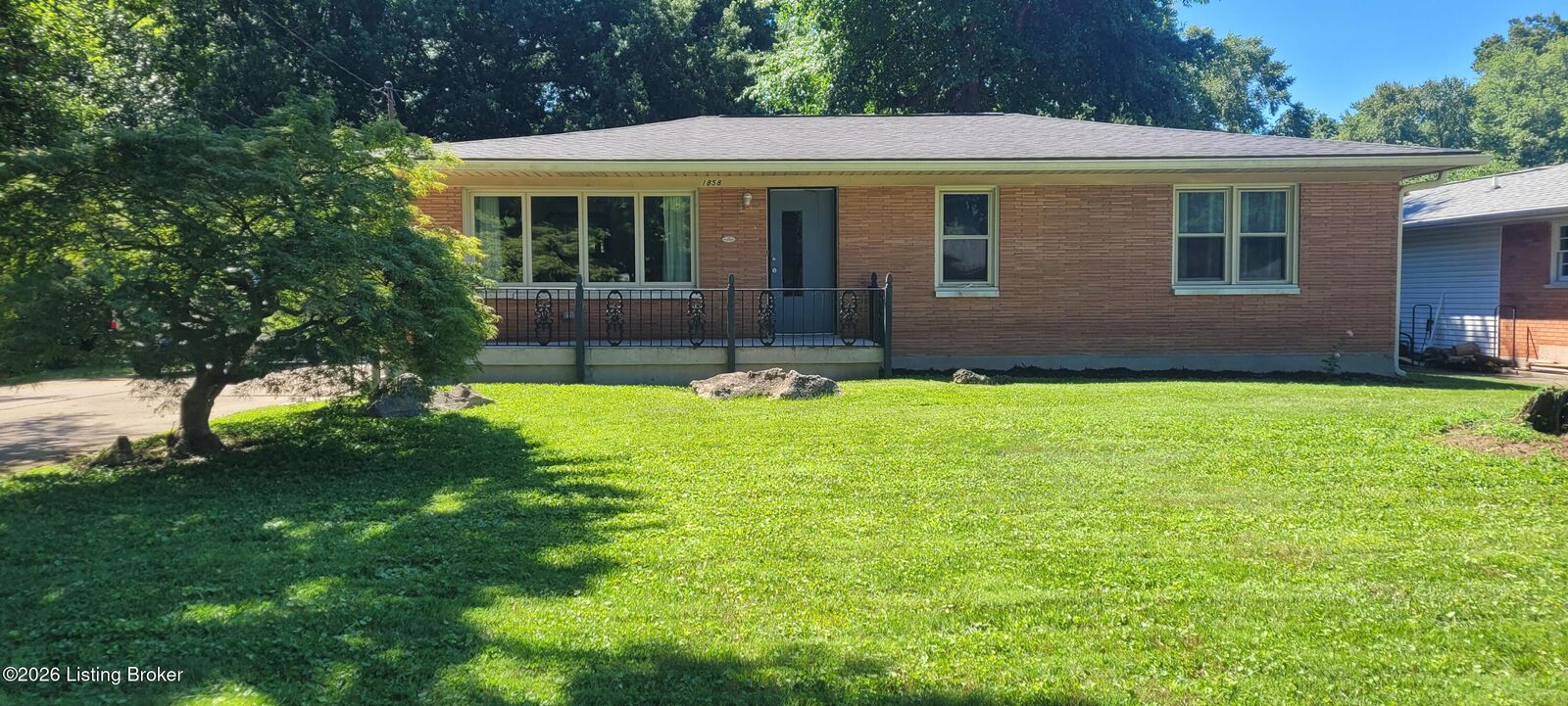 Property Photo:  1858 Lynn Lea Rd  KY 40216 