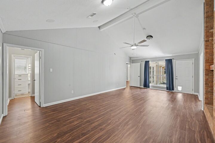 Property Photo:  132 Red Oak Ln  TX 77304 