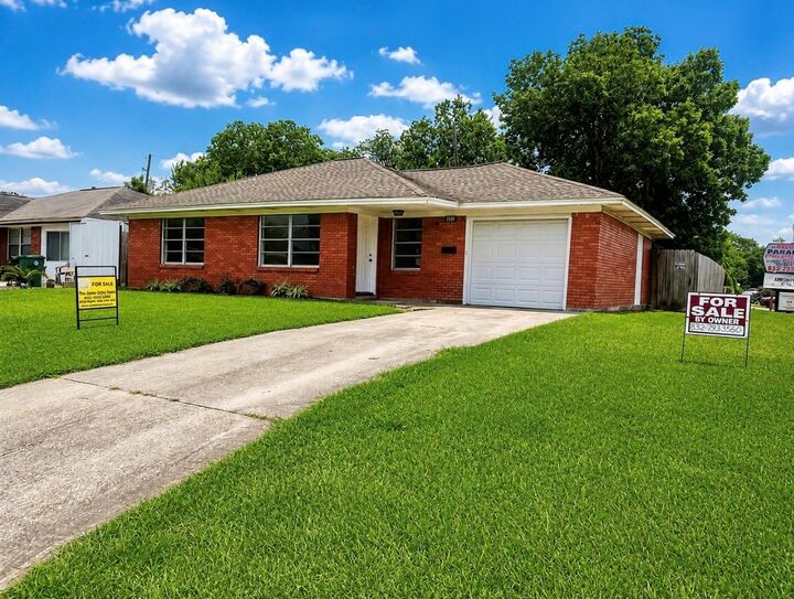 Property Photo:  2102 Blueberry Lane  TX 77502 