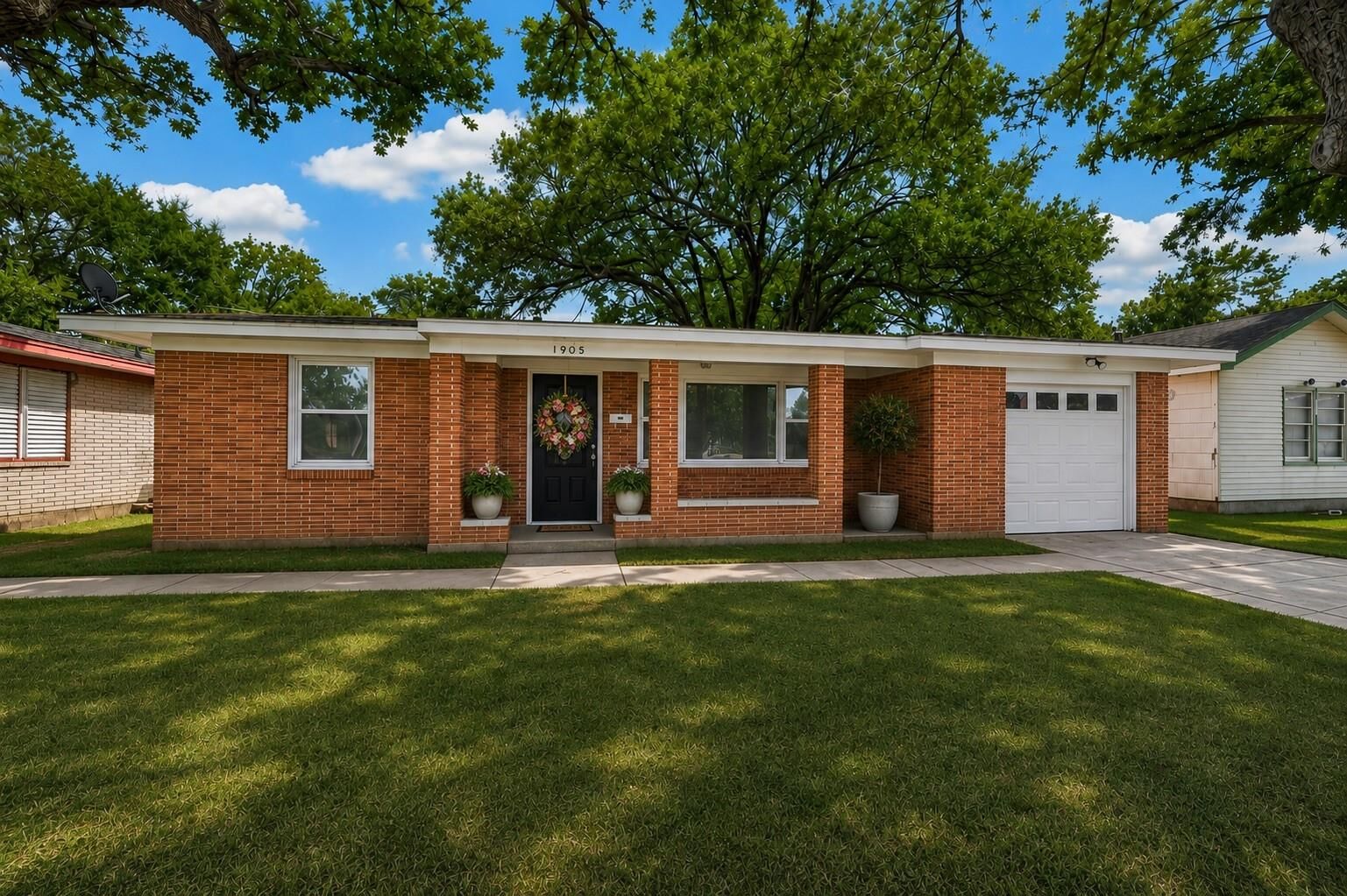 Property Photo: 1905 5th Avenue N TX 77590