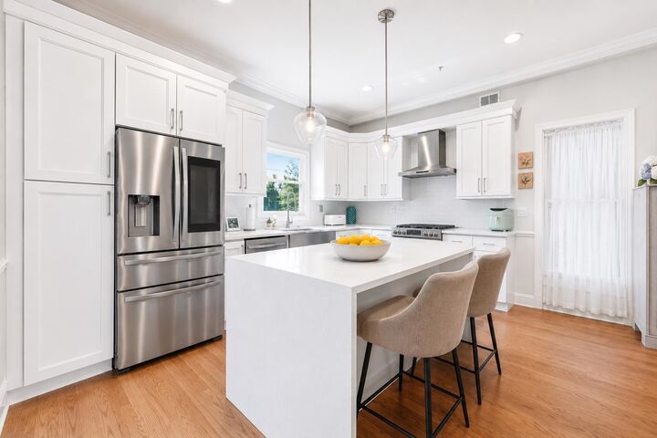 Property Photo:  41 Bentley Ave 1  NJ 07304 