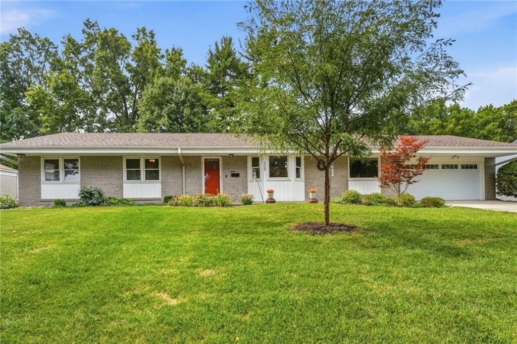 Property Photo: 605 W 96th Street MO 64114