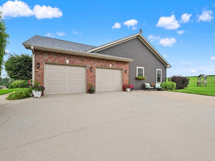 Property Photo:  7460 Prairie View Lane  IA 52003 