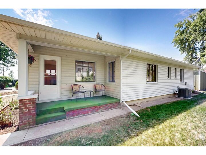 Property Photo:  10 Park Ave  CO 80615 