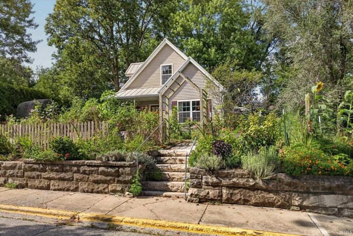 Property Photo:  1010 W 7th Street  IN 47404-3650 