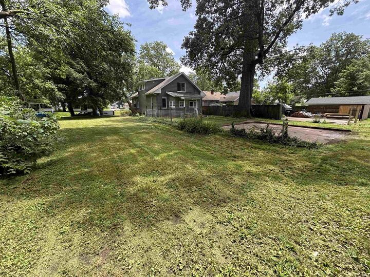 Property Photo:  1321 N Brookfield Street  IN 46628-3075 