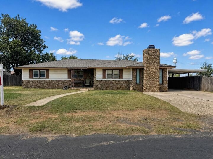Property Photo: 204 Wilson Street TX 79371