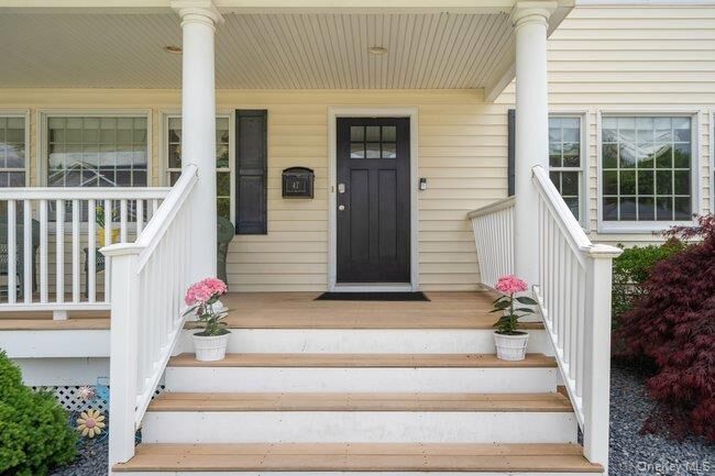 Property Photo:  47 Syosset  NY 11791 