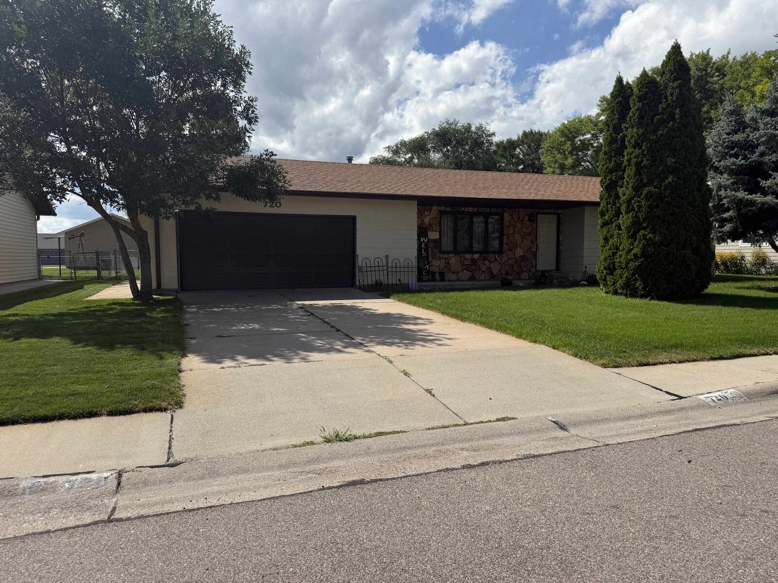 Property Photo:  720 Stewart Avenue  NE 69101 