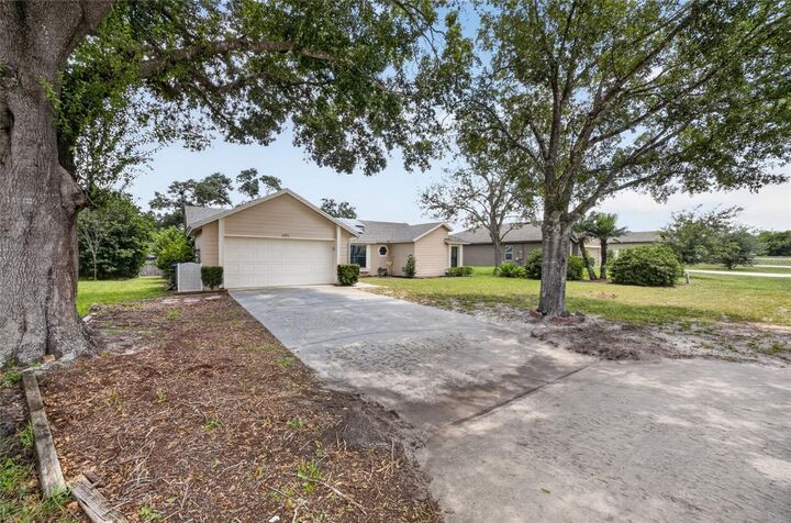 Property Photo:  2495 E Tipton Drive  FL 32738 