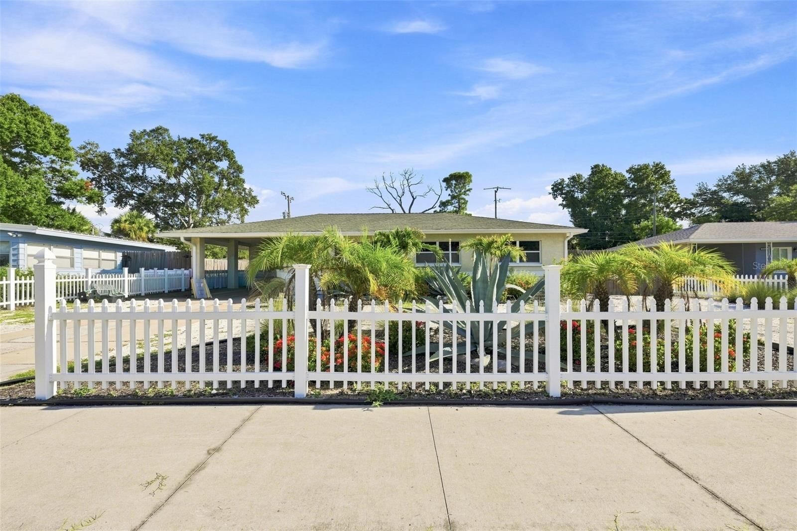 Property Photo:  2304 Stanford Avenue  FL 34207 
