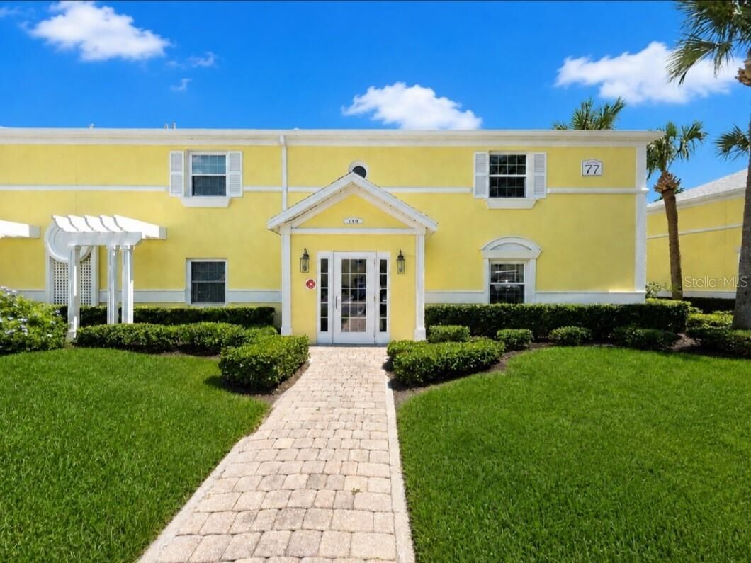 Property Photo: 118 Pompano Drive SE B FL 33705