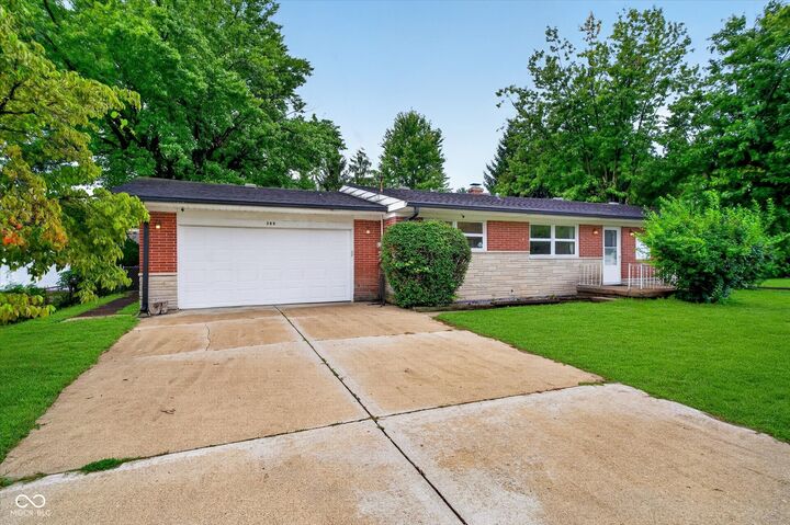Property Photo: 289 W County Line IN 46142