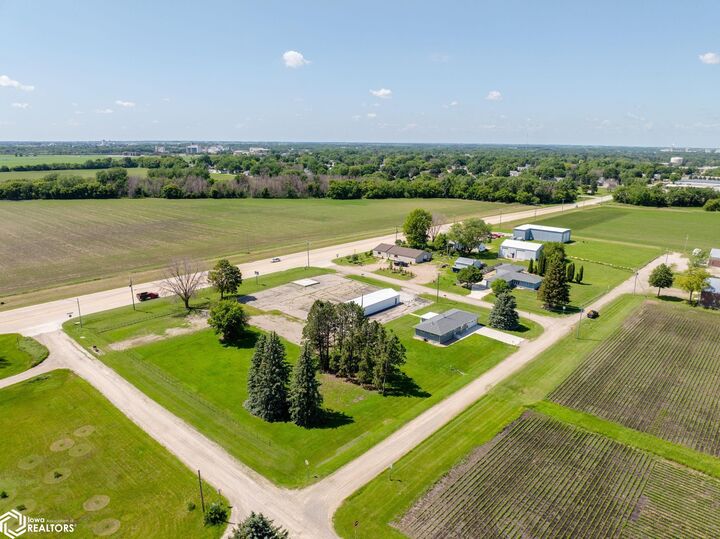 Property Photo: 20 34th Street SE IA 50401
