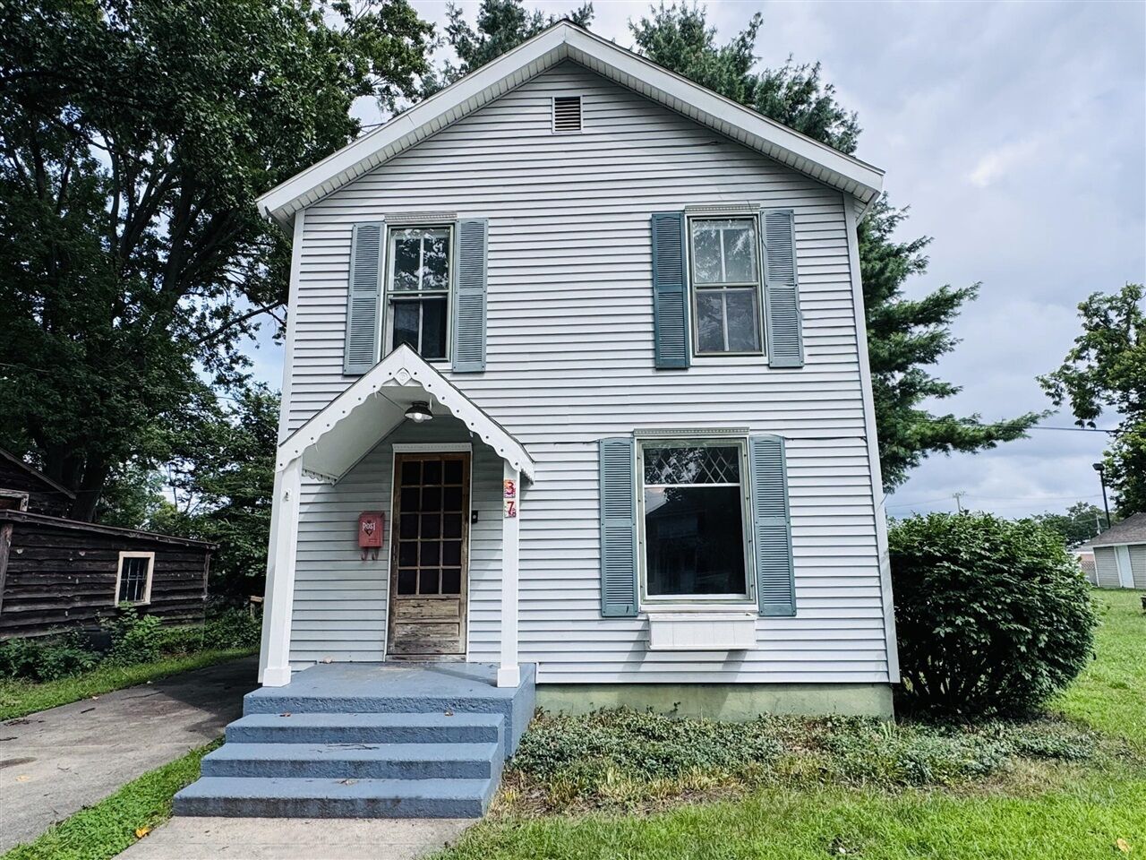 Property Photo:  37 N Lincoln Avenue  MI 49120-1501 