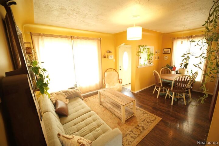 Property Photo:  26225 Annapolis Street  MI 48125 1435 