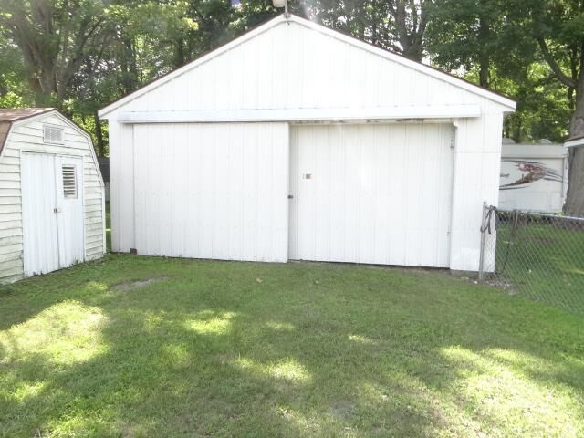 Property Photo:  4507 4508 Lakeview Drive  MI 48612 
