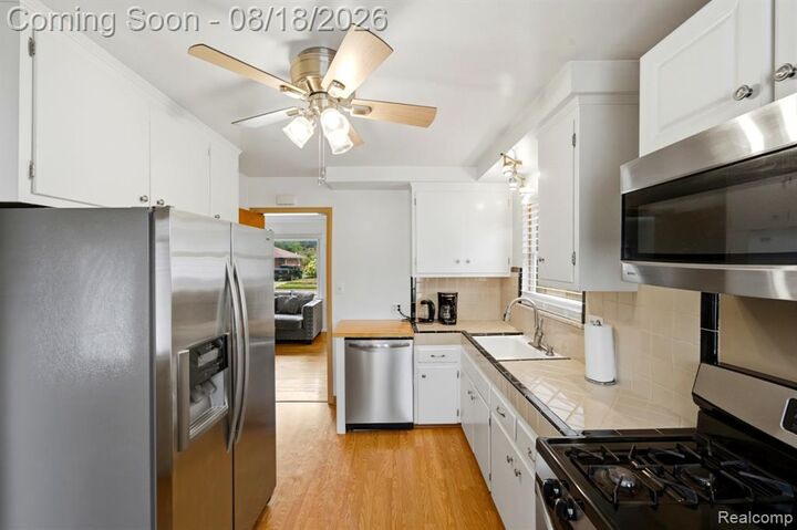 Property Photo:  22685 Oconnor Street  MI 48080 4124 