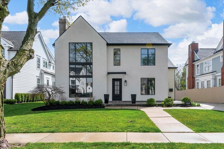 Property Photo:  1323 Washington Boulevard  MI 48009-4157 
