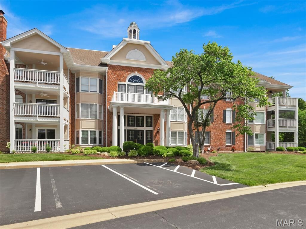 Property Photo: 208 Ambridge Court 206 MO 63017