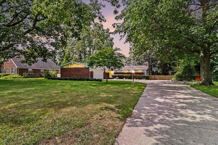 Property Photo: 3206 W Valley View Drive MI 49085