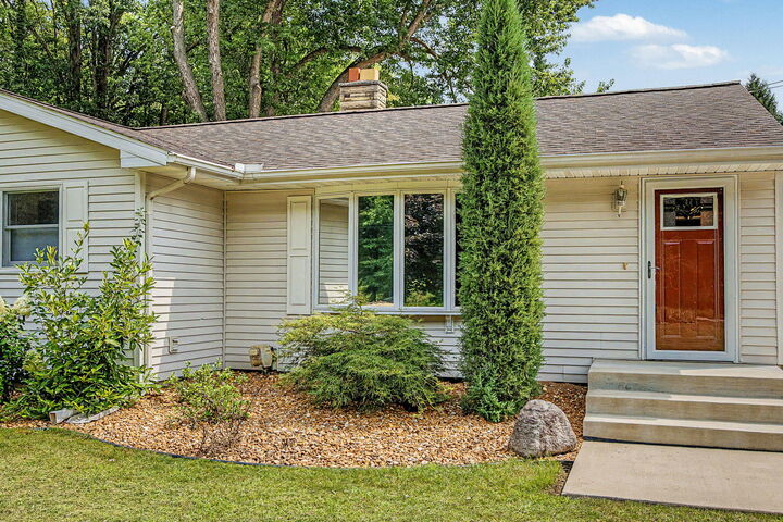 Property Photo:  2511 Reynolds Road  MI 49201 