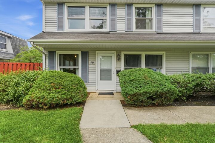 Property Photo: 1784 Queensbury Circle 5714 IL 60169
