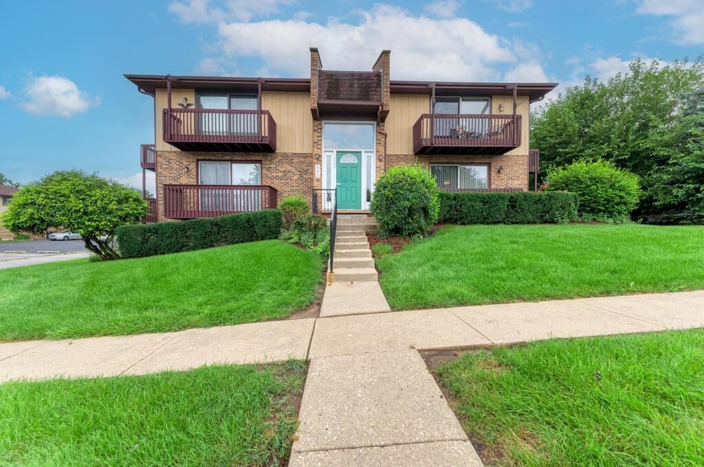 Property Photo:  226 Manor Drive 1  IL 60451 