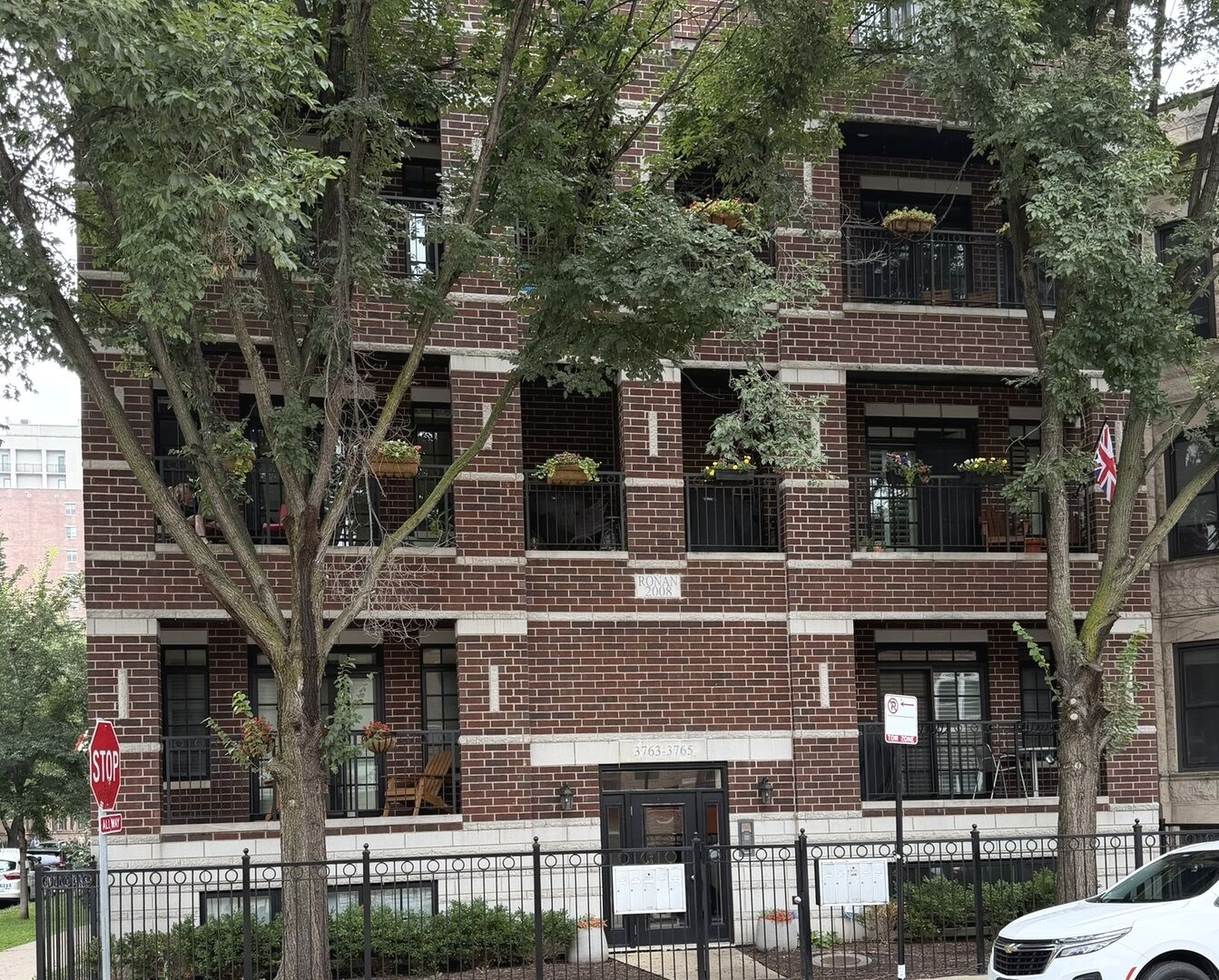 Property Photo: 3763 N Wilton Avenue Gs IL 60613