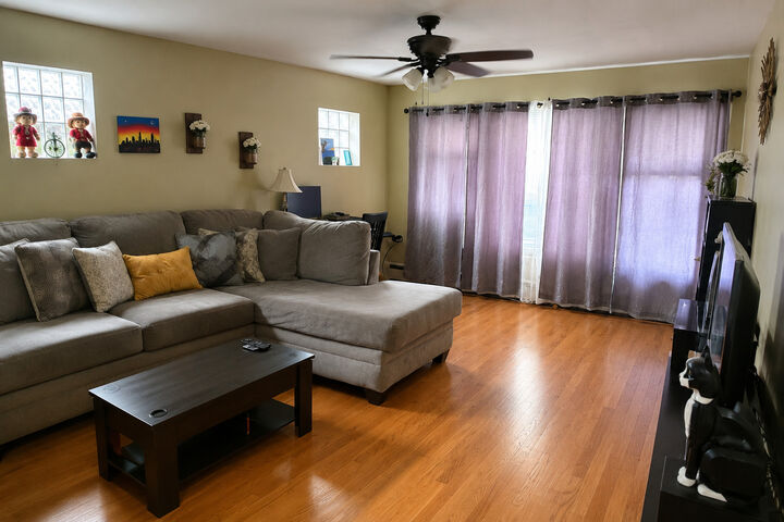 Property Photo:  5910 W Higgins Avenue 1  IL 60630 