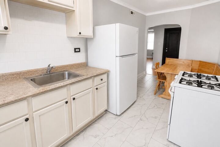 Property Photo:  1208 S 57th Avenue 3N  IL 60804 