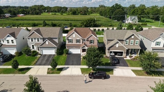 Property Photo:  1032 Blazing Star Street  IL 60177 